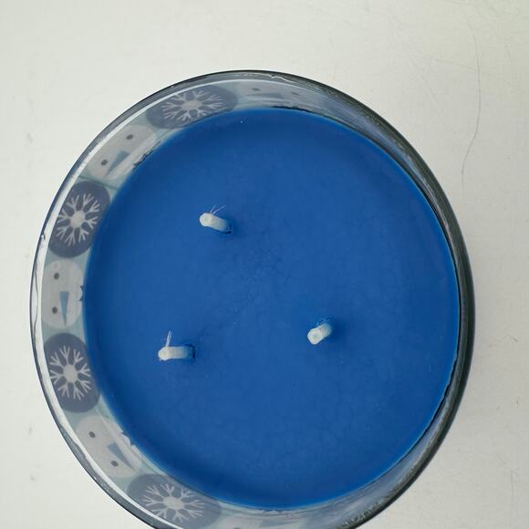 Bath & Body Works Fresh Sparkling Snow 3-Wick Candle Holiday Blue - Picture 4 of 5